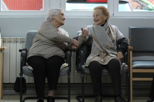 Cómo elegir un centro de día adecuado tu familiar