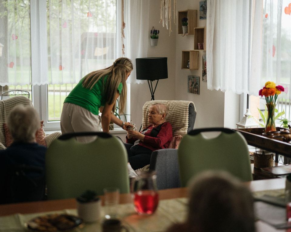 Qué llevar cuando una persona mayor ingresa una residencia