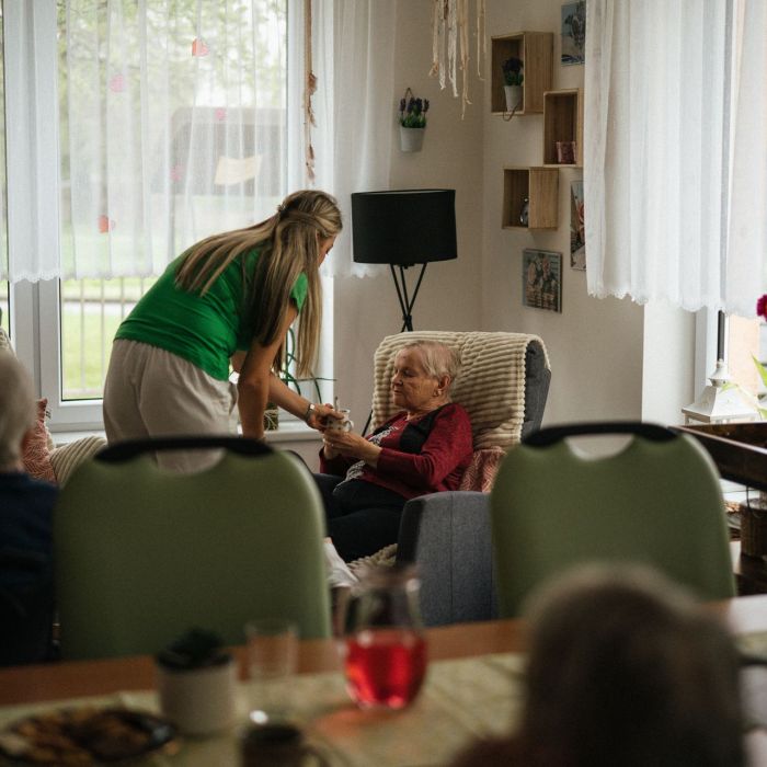 Qué llevar cuando una persona mayor ingresa una residencia